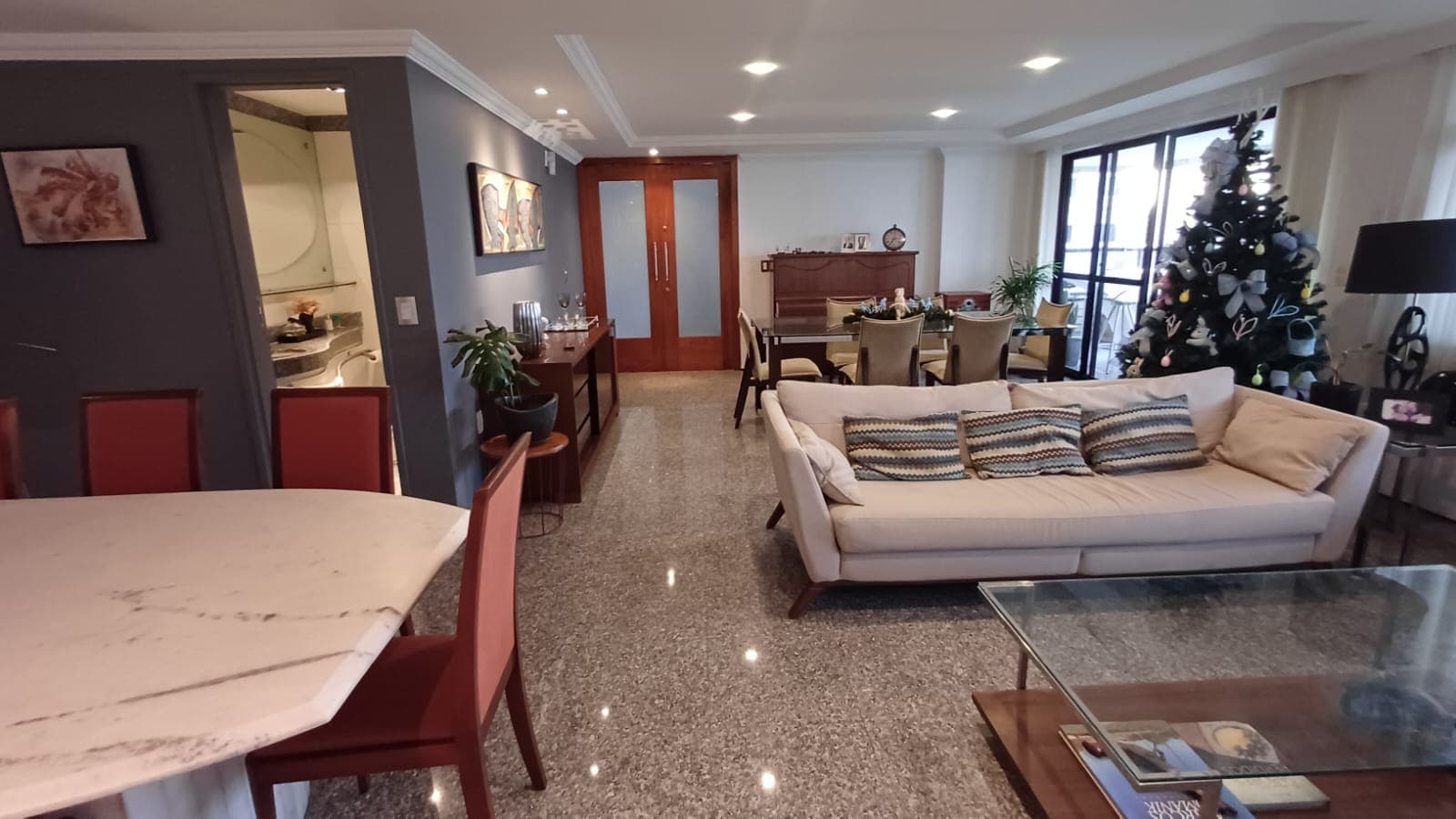 Apartamento de 210 m² no Guararapes — 4 suítes, varandão Norte e dependência completa — foto 2