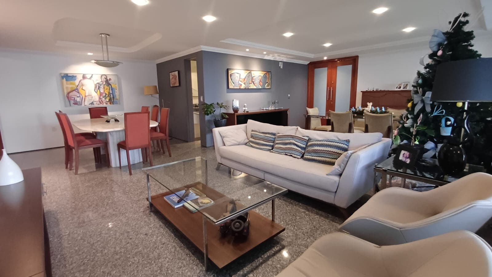 Apartamento de 210 m² no Guararapes — 4 suítes, varandão Norte e dependência completa — foto 3