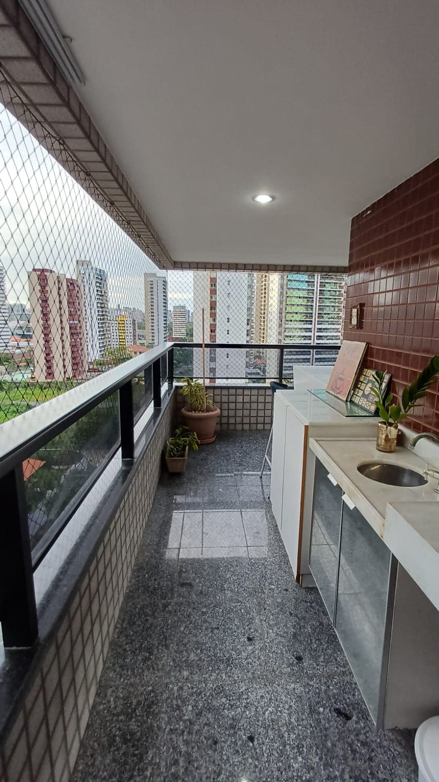 Apartamento de 210 m² no Guararapes — 4 suítes, varandão Norte e dependência completa — foto 9