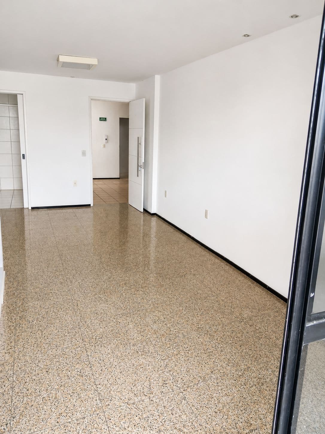 Apartamento com 2 suítes, andar alto e móveis planejados no Dionísio Torres — foto 3