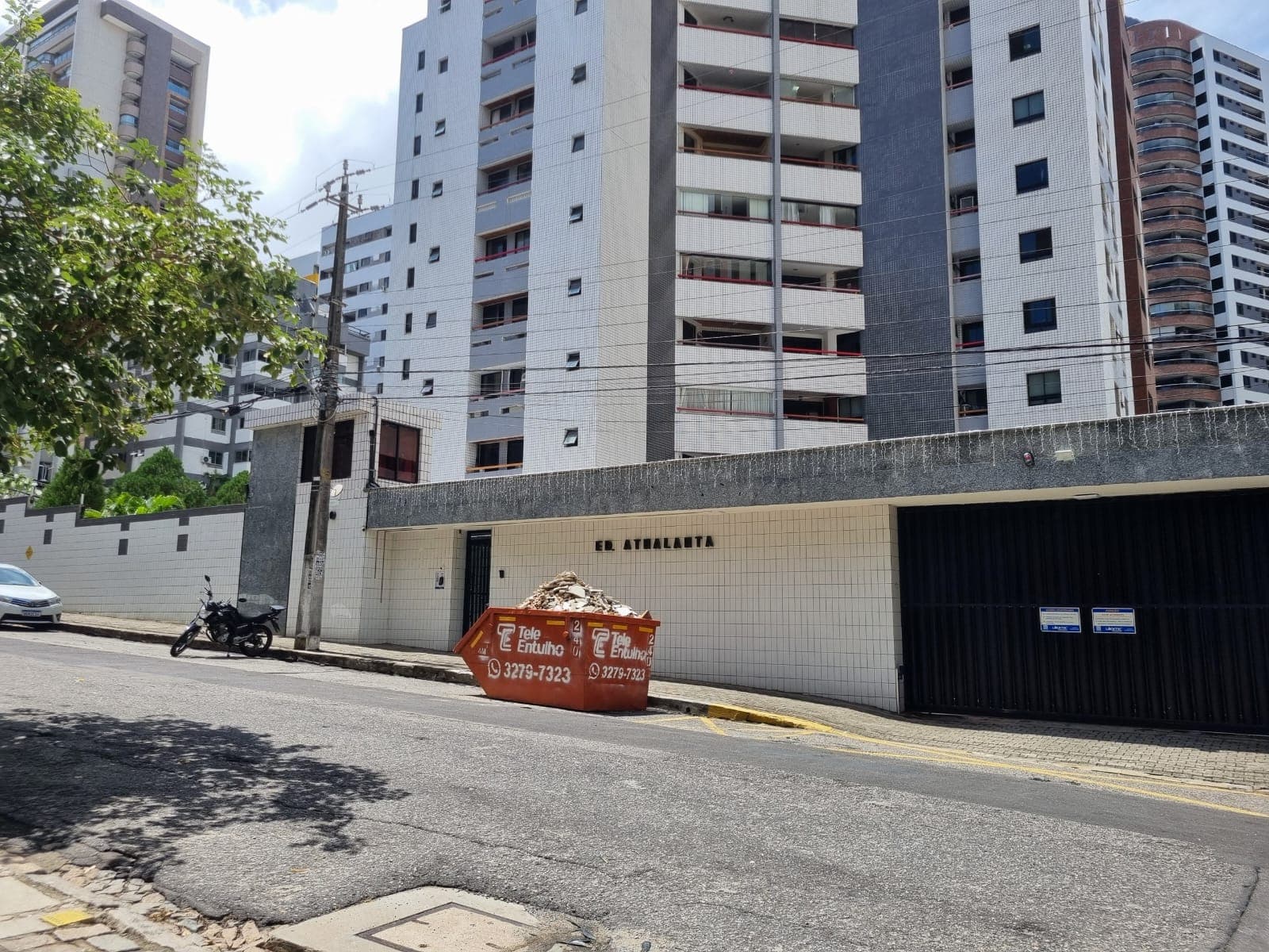 Área externa · 142 m² com 3 suítes a 500m da Beira-Mar, pronto para reformar do seu jeito — foto 1