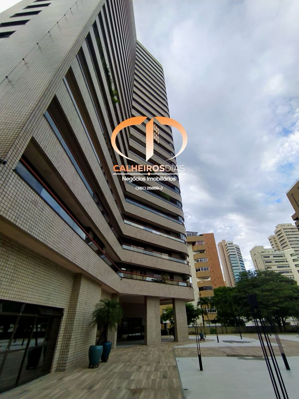 Área externa · 310 m² com 3 suítes e um andar por pavimento, alto padrão no coração do Meireles — foto 2