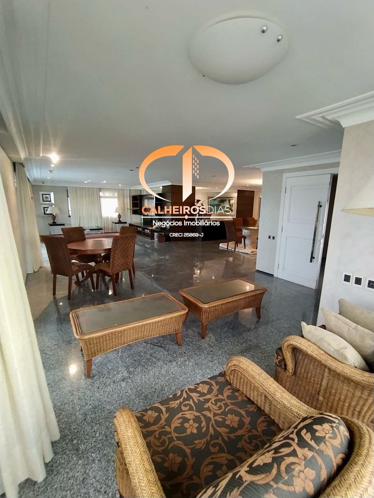 310 m² com 3 suítes e um andar por pavimento, alto padrão no coração do Meireles — foto 3