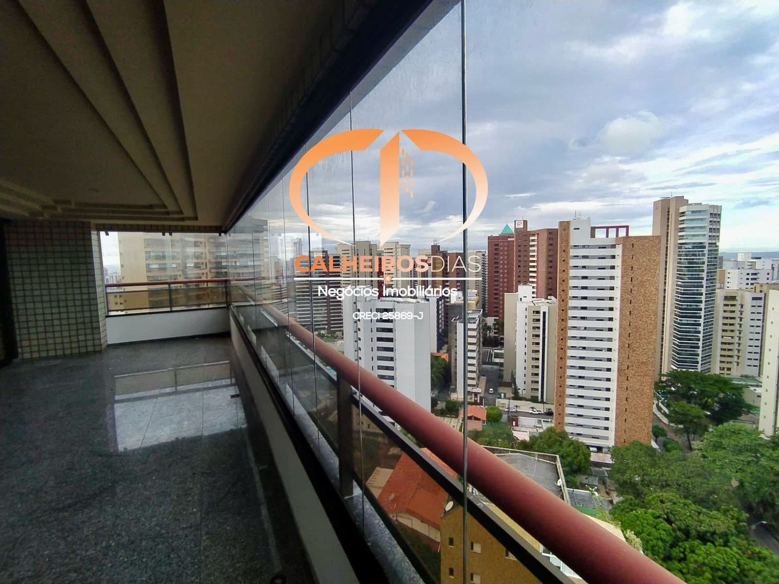 310 m² com 3 suítes e um andar por pavimento, alto padrão no coração do Meireles — foto 8