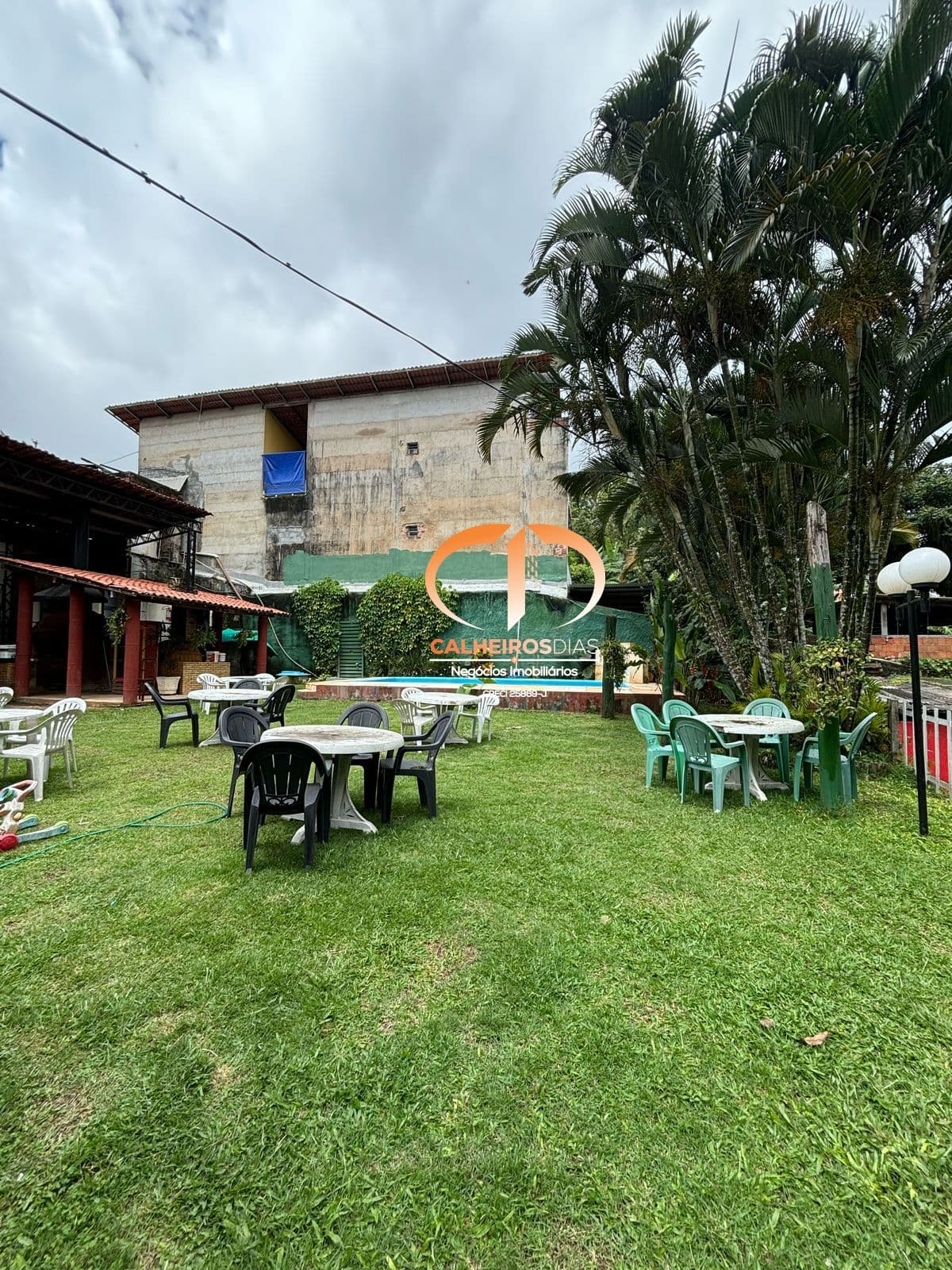 Área externa · Investimento raro na Serra de Baturité: pousada de 36 quartos na praça central de Pacoti — foto 2