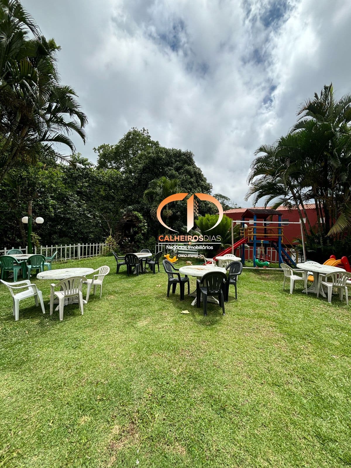 Área externa · Investimento raro na Serra de Baturité: pousada de 36 quartos na praça central de Pacoti — foto 4