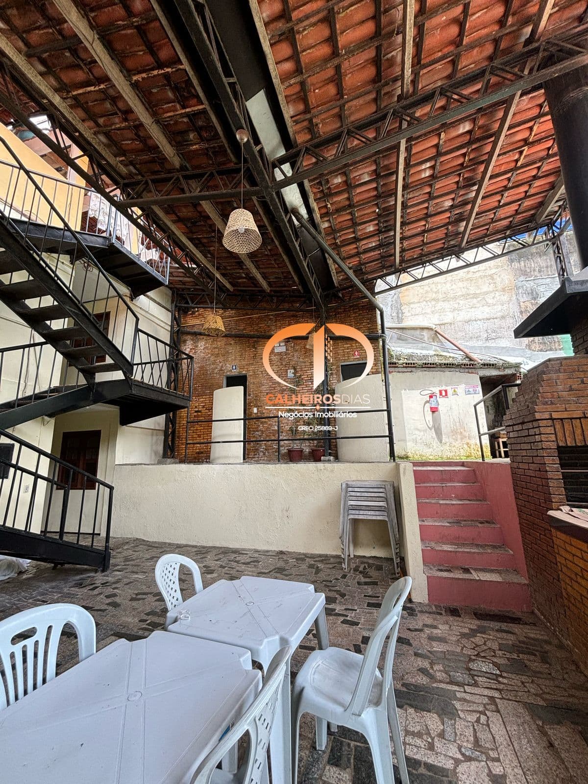 Área externa · Investimento raro na Serra de Baturité: pousada de 36 quartos na praça central de Pacoti — foto 8