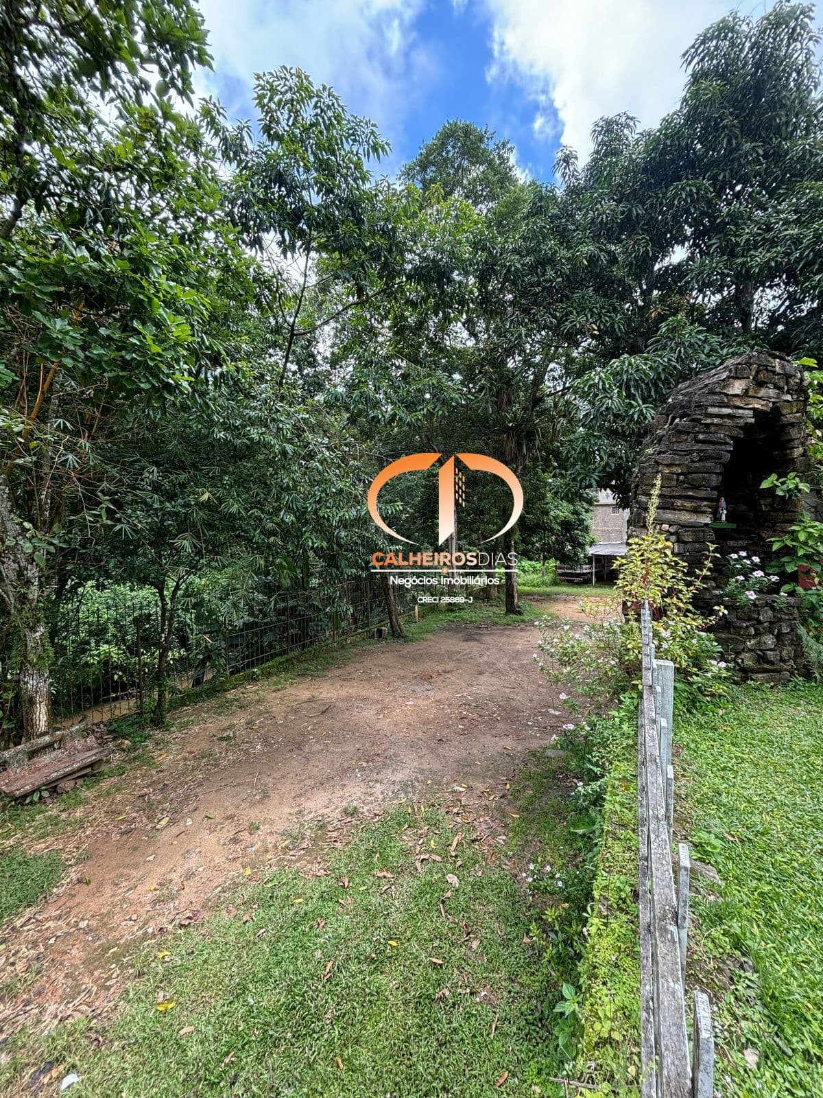 Área externa · Investimento raro na Serra de Baturité: pousada de 36 quartos na praça central de Pacoti — foto 14