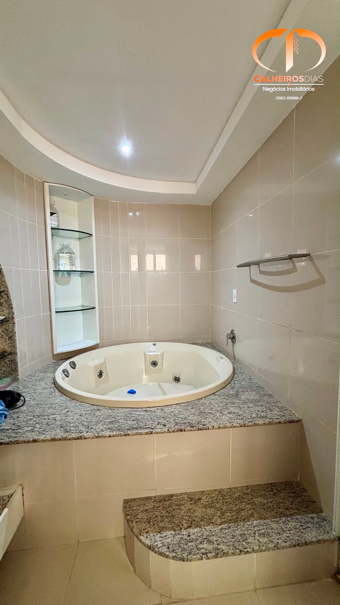 Três suítes, varandão com cortina de vidro e 4 vagas no Guararapes — foto 16