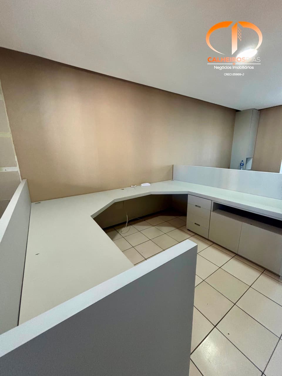 Sala com marcenaria instalada e banheiro reformado, na Virgílio Távora — foto 5