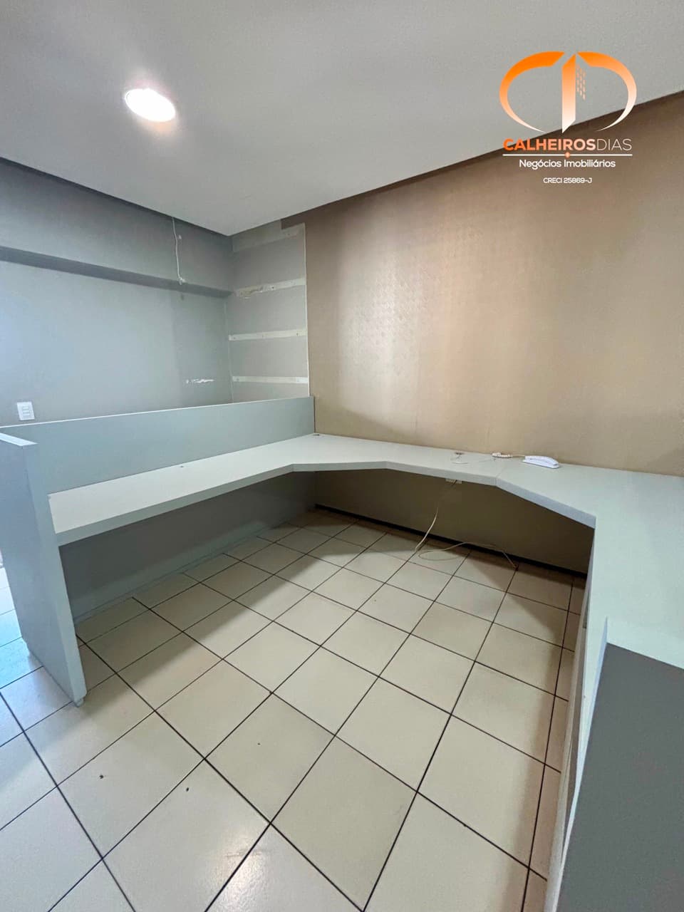 Sala com marcenaria instalada e banheiro reformado, na Virgílio Távora — foto 8