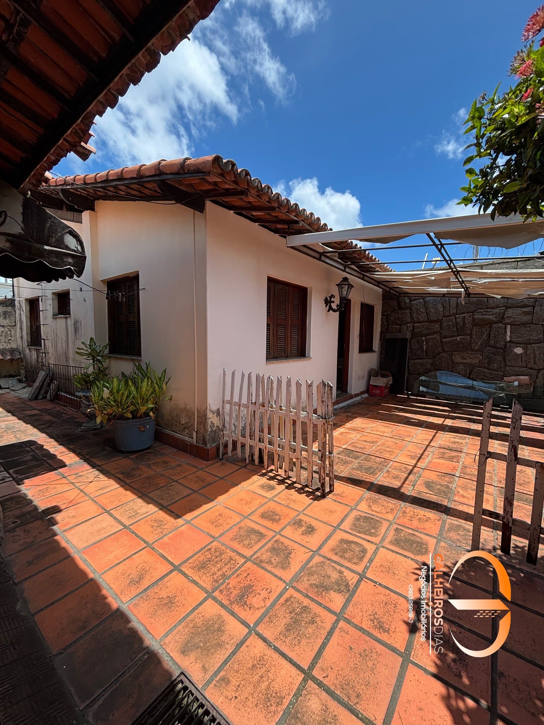 Área externa · Casa de 400 m² com chalé independente e cinco vagas no Papicu — foto 3