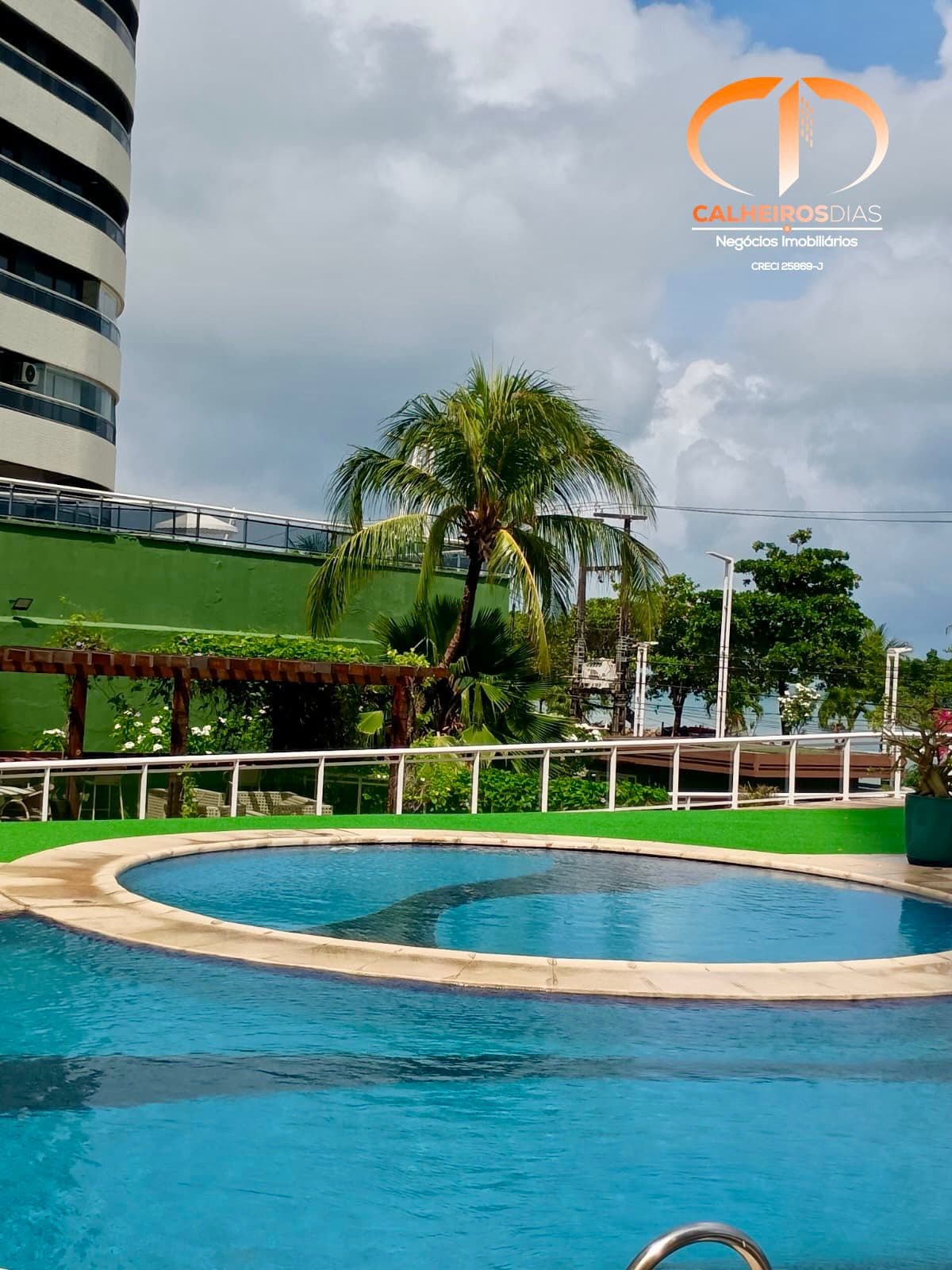 Área externa · 220 m² de frente para o mar, com três suítes, na Beira-Mar — foto 1