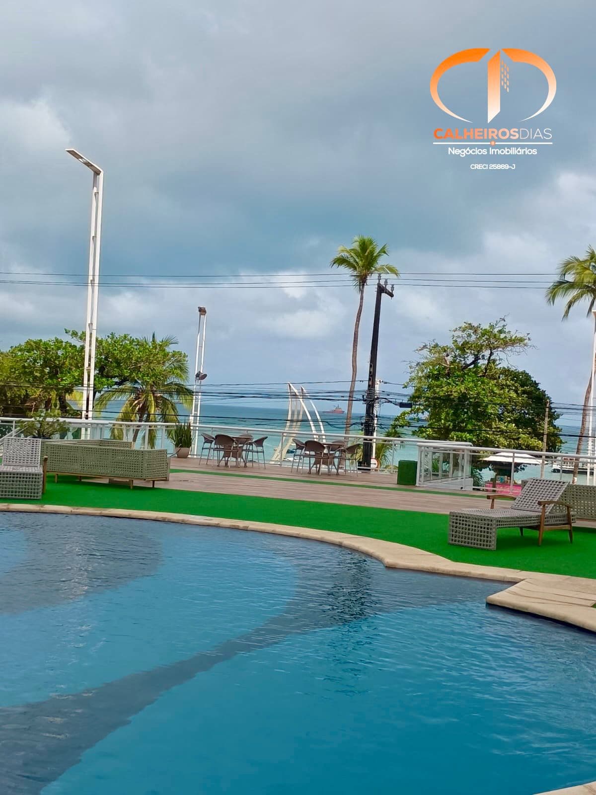Área externa · 220 m² de frente para o mar, com três suítes, na Beira-Mar — foto 2