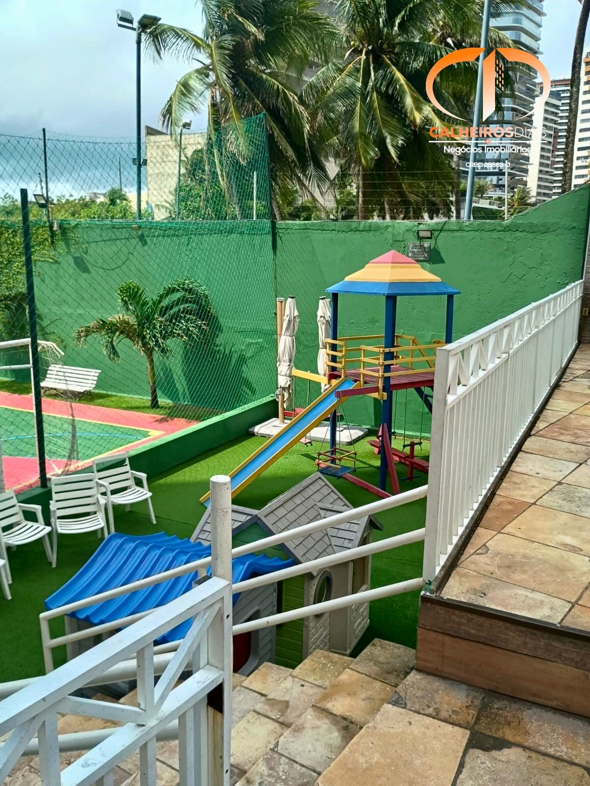 Área externa · 220 m² de frente para o mar, com três suítes, na Beira-Mar — foto 5