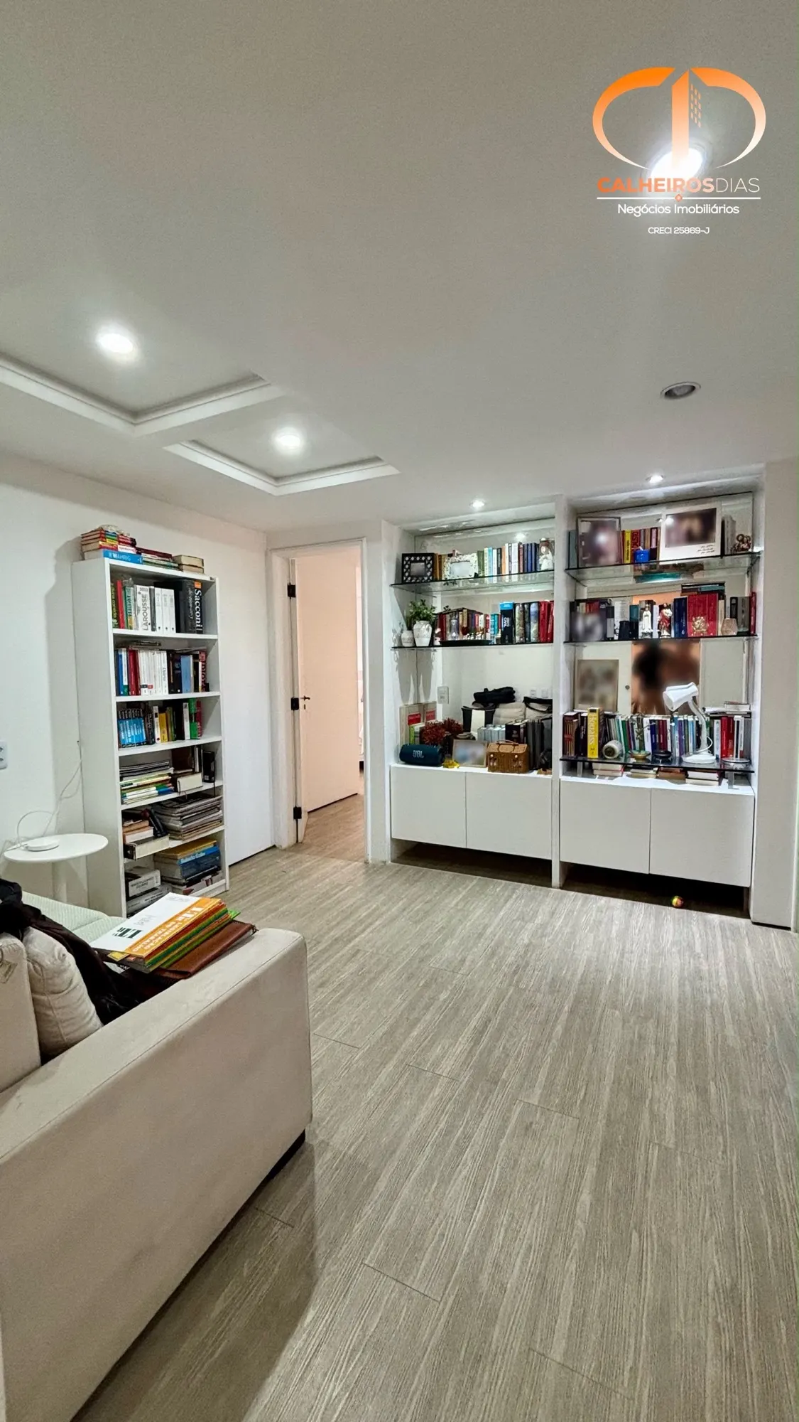 Três suítes, varandão com cortina de vidro e 4 vagas no Guararapes, foto 10