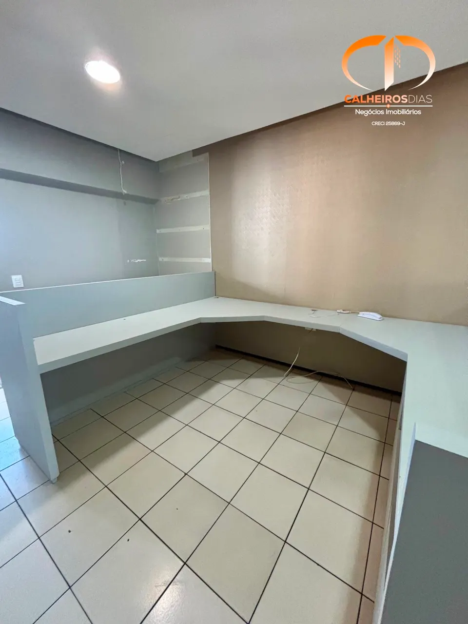 Sala com marcenaria instalada e banheiro reformado, na Virgílio Távora, foto 8