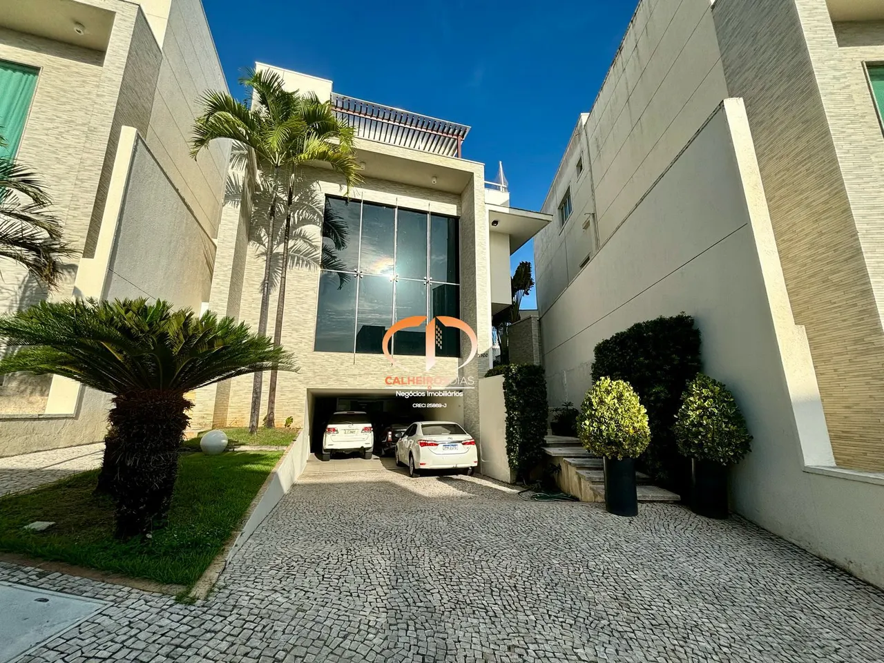 Área externa · Casa triplex de 800 m² com 5 suítes em condomínio fechado no De Lourdes, foto 1