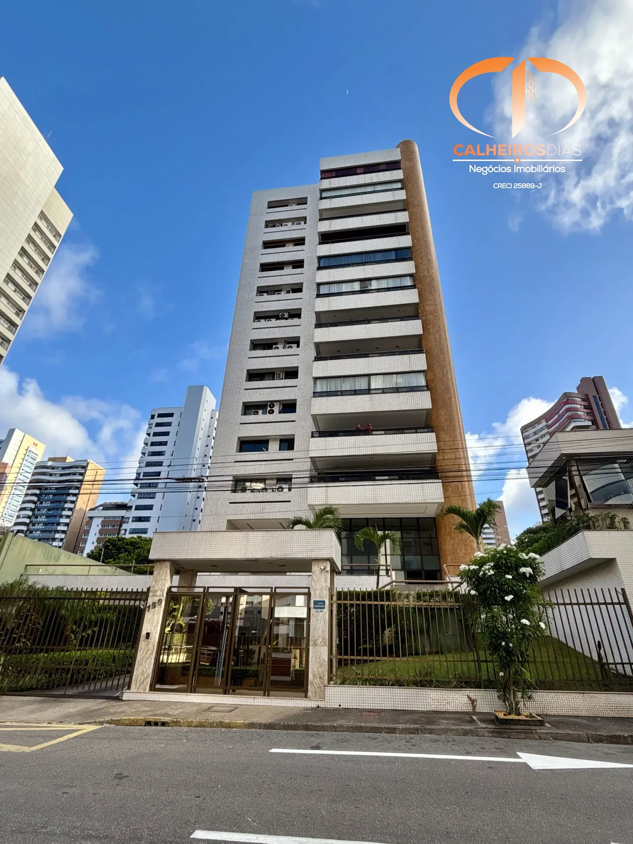 Área externa · Apartamento de 280 m², um por andar, com 3 suítes e 4 vagas no Meireles, foto 2