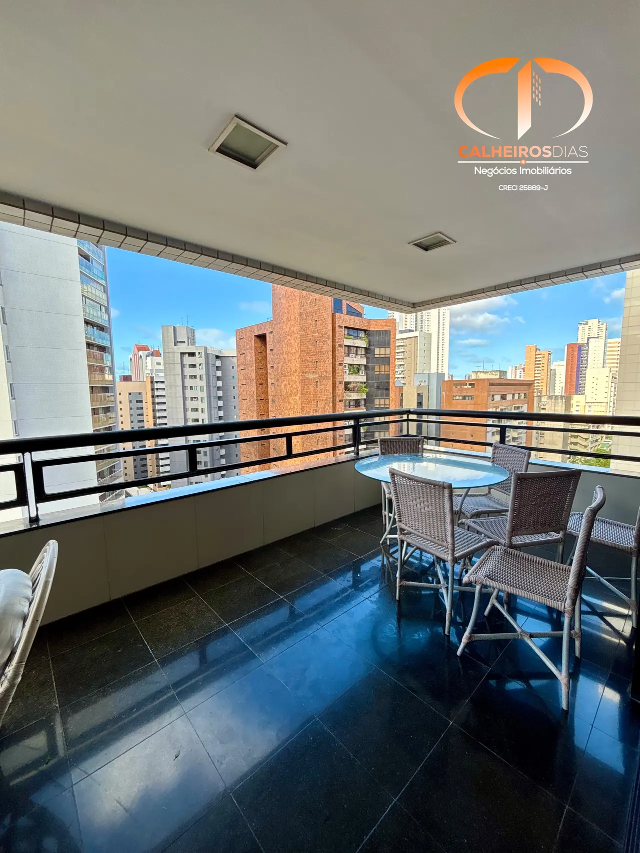 Apartamento de 280 m², um por andar, com 3 suítes e 4 vagas no Meireles, foto 2